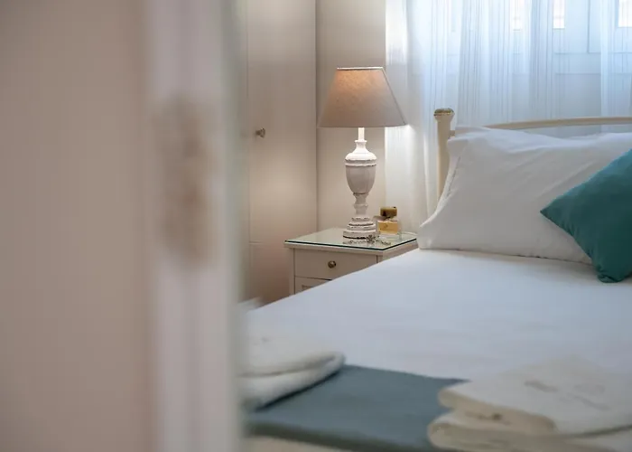 מלון דירות Nostalgia Corfu Town 4*