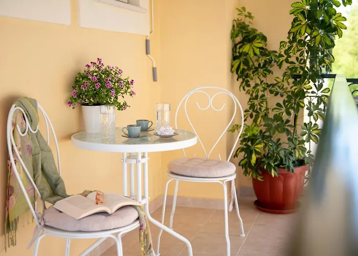 Nostalgia Corfu Town מלון דירות 4*